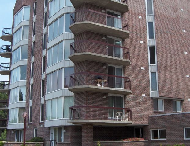 Le St-Laurent (100-110 Dollard-des-Ormeaux) - Photo 1