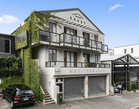 Ponsonby Apartment Living with Study and Carpark - Photo 4