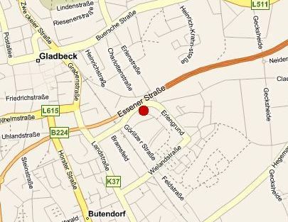 Wohnung mit modernem Wannenbad und neuer Tapezierung an den Wandflächen - Photo 1