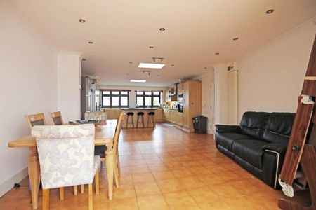 5 bedroom detached house to rent - Photo 5