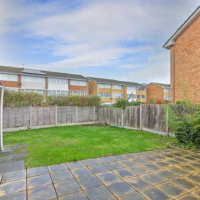4 bedroom link detached house to rent - Photo 1