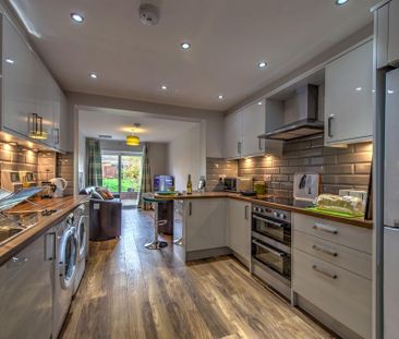 1 bedroom in a house share to rent - Photo 2