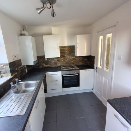 3 bedroom detached house to rent - Photo 4