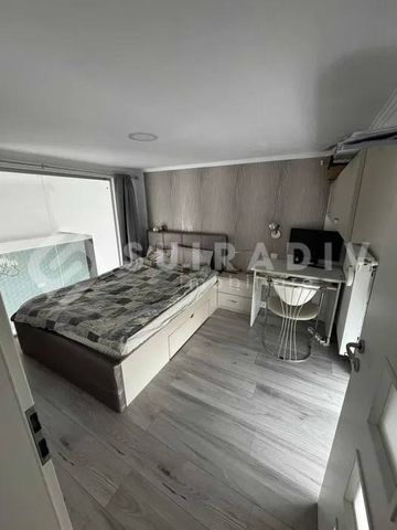 Apartament cu scară interioară | 3 camere | Balcon | Zonă Centrală - Fotografie 4