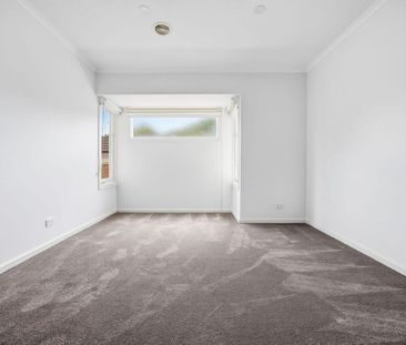 Contemporary Townhouse - Photo 5