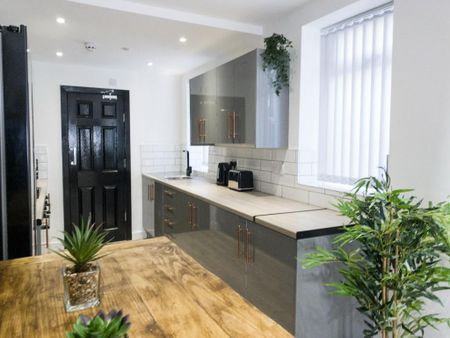 4 bedroom terraced house to rent - Photo 4