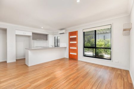 Four Bedroom Townhouse in sort after Mango Hill complex - Photo 4