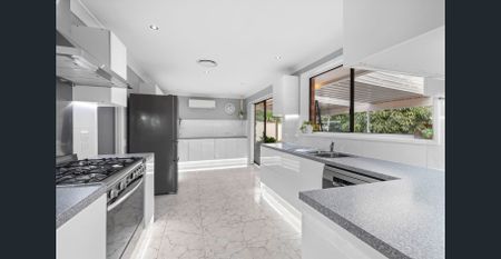 Spacious Single-Level Family Home in Prime Kings Park Location - Photo 5