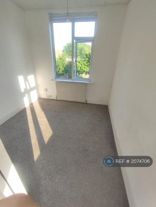 4 bedroom semi-detached house to rent - Photo 1