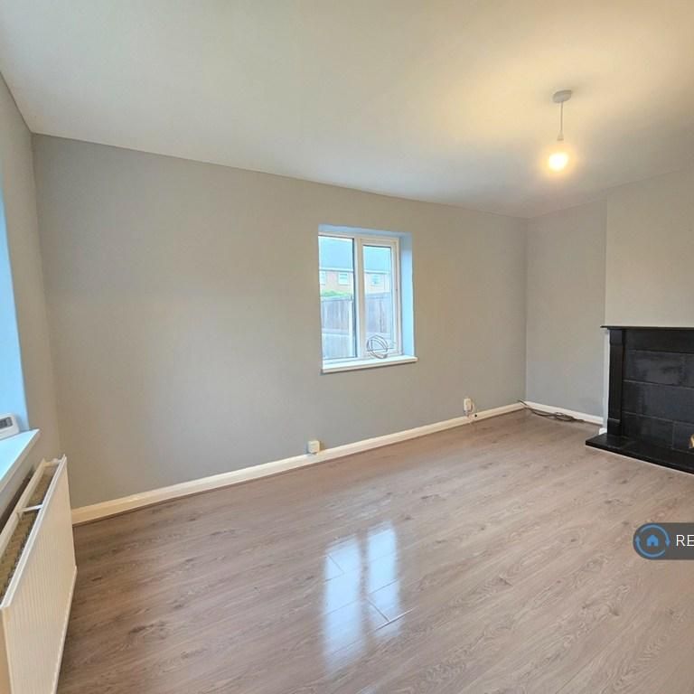 3 bedroom end of terrace house to rent - Photo 1