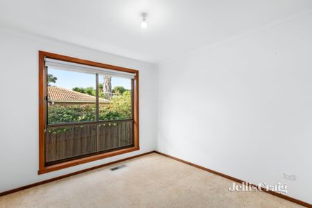 27 Azalea Avenue, Mill Park - Photo 4