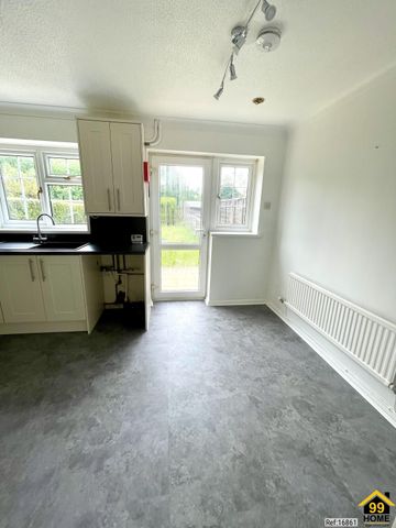 3 bed Semi-detached in Glenrise Close , Cardiff, CF3 0AS - Photo 4
