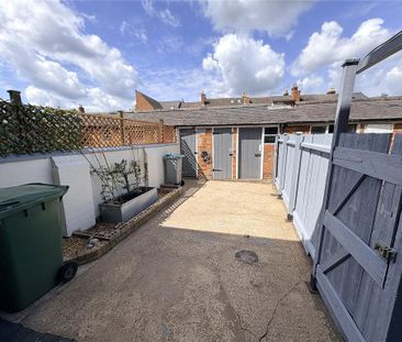 2 bedroom terraced house to rent - Photo 4