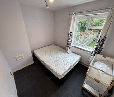 Menin Road, Tipton - Photo 4