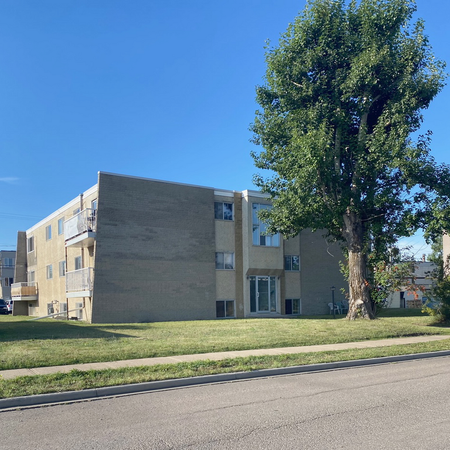 Yellowstone Apts - PARKING SPACE, HEAT & WATER INCLUDED - Photo 4