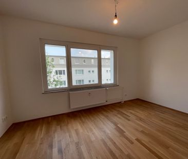 *** modernisiert! 3-Zimmer-Wohnung in erster Etage mit Balkon *** - Foto 1