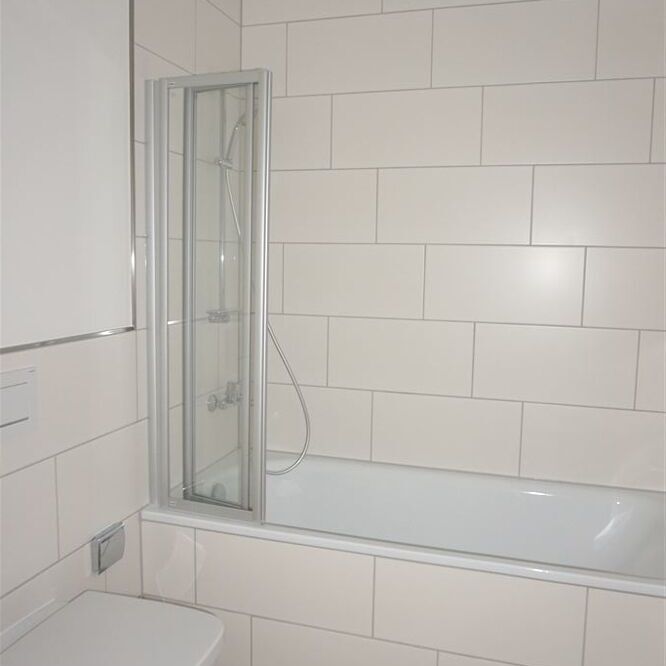 Toplage an der Mosel: Stilvolle 3-Zimmer-Wohnung mit EBK und großzügiger Terrasse - Photo 1