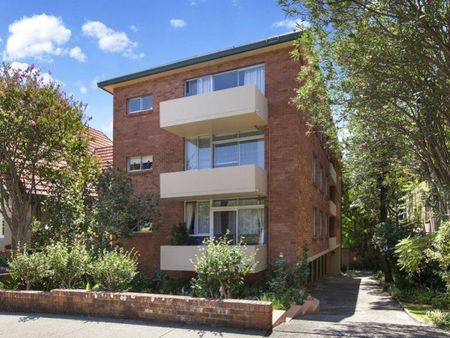 TOP FLOOR - LIGHT FILLED CHARMER - Photo 2