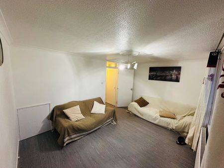 2 Bed Terraced House, Lyneham Walk, E5 - Photo 3