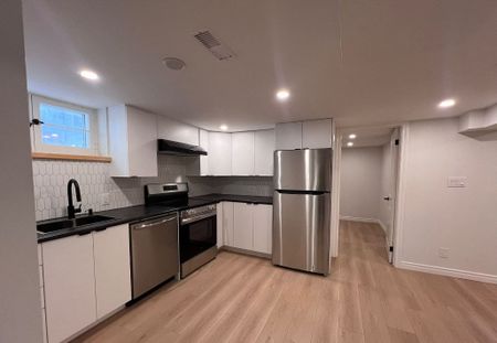 For Lease - 16 Robertsfield Crescent, Toronto, Ontario - Photo 2