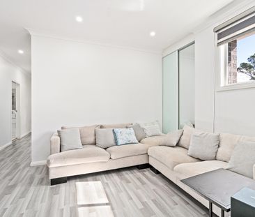 Spacious 6-Bedroom Family Home Now Available To Rent - Photo 2