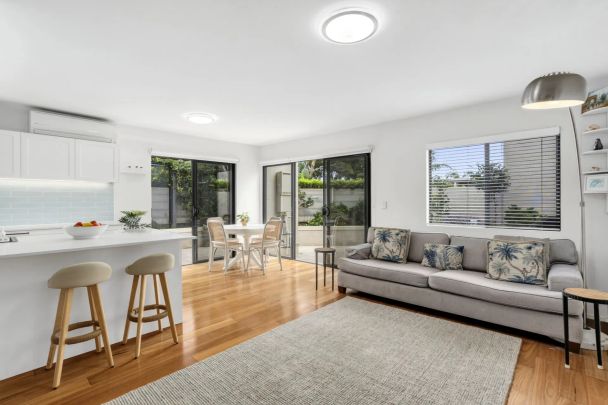 Stylish Townhouse Opposite Golf Course and Beach - Photo 1