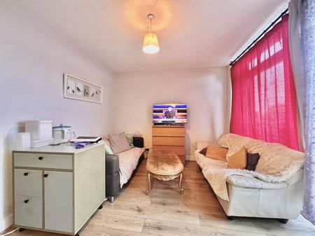 3 bedroom flat to rent - Photo 2