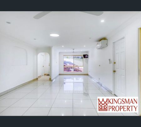 15 Mayfair Place, Stretton, Qld 4116 - Photo 3