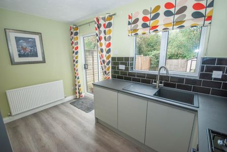 2 bedroom end of terrace house to rent - Photo 5