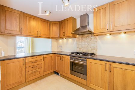 2 bedroom apartment to rent Oyster Quay, Port Way, Portsmouth, PO6 - Photo 5