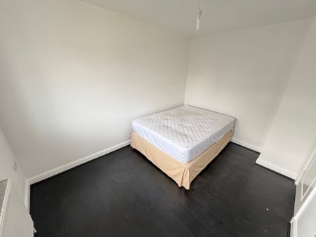 Clare Crescent, Woodcross, Wolverhampton - Photo 3