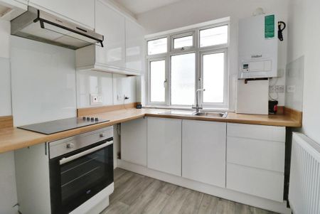 2 bedroom flat to rent - Photo 2