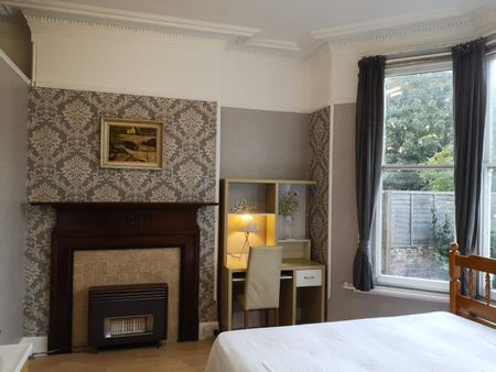 Room in a Shared House, Henleaze Road, BS9 - Photo 2