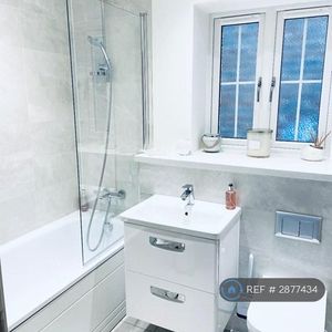 1 bedroom in a house share to rent - Photo 3