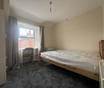 6 bedroom house to rent - Photo 2