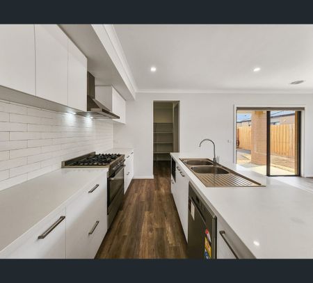 35 Canary Drive, Armstrong Creek, Vic 3217 - Photo 2