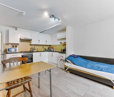 1 Bed Flat, Woodville Road, CR7 - Photo 1