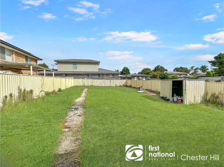 Spacious 4-Bedroom Family Home with Large Backyard - Photo 4