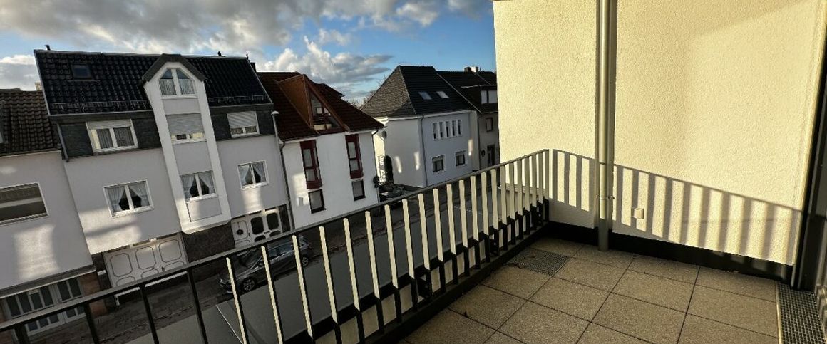 Schicke neuwertige Zwei-Zimmerwohnung mit Einbauküche und Balkon in Bonn-Ippendorf! - Foto 1