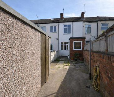 2 bedroom terraced house to rent - Photo 4