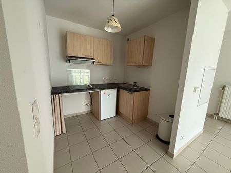 Location Appartement 2 pièces 45m² FLEURY LES AUBRAIS 45400 - Photo 4