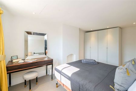 EXCLUSIVELY MANAGED BY SAVILLS. PET FRIENDLY. HMO APPROVED. Stunning three-bedroom apartment to rent in Connaught Street, Hyde Park W2 - Photo 4