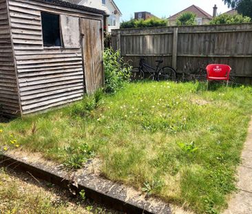 CHRISTCHURCH ROAD, IIFORD (P00335) - Photo 6