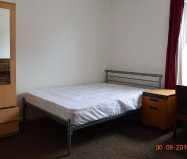 4 bedroom terraced house to rent - Photo 5