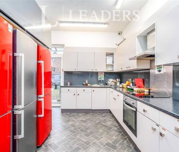 1 bedroom in a house share to rent - Photo 3