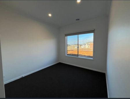 Melton South - Photo 3