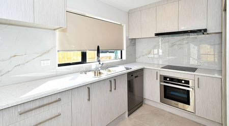 MANGERE NEAR NEW TOWNHOUSE AVAILABLE MID JANUARY 2026 - 3 BEDROOMS MODERN & SPACIOUS LIVING - Photo 4