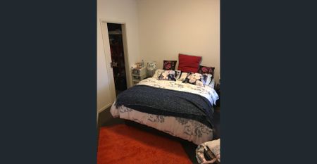 STUNNING WATER & CITY VIEWS - MOMENTS FROM CBD - Photo 4