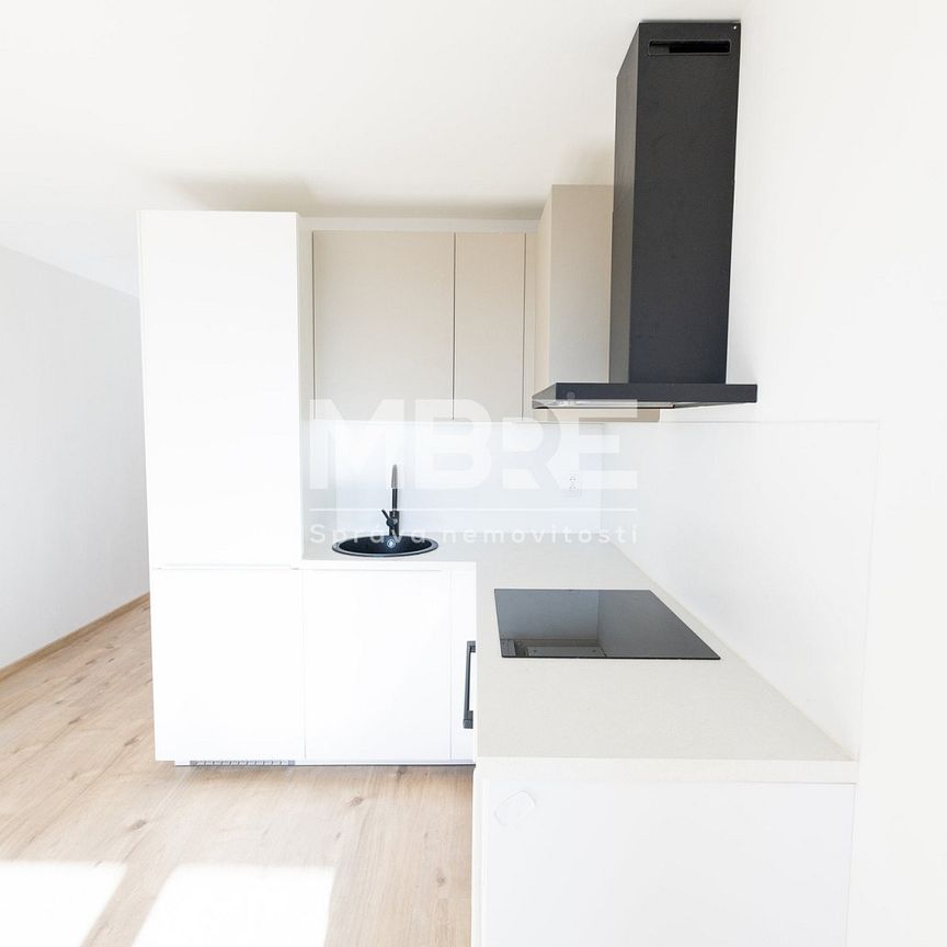 Pronájem bytu 1+kk 30 m² - Fotografie 1