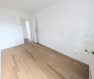 **Einziehen und wohlfühlen! +modernes Tageslichtbad +Laminat +weiße... - Foto 1